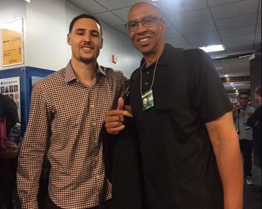 周边销量与 周边销量与